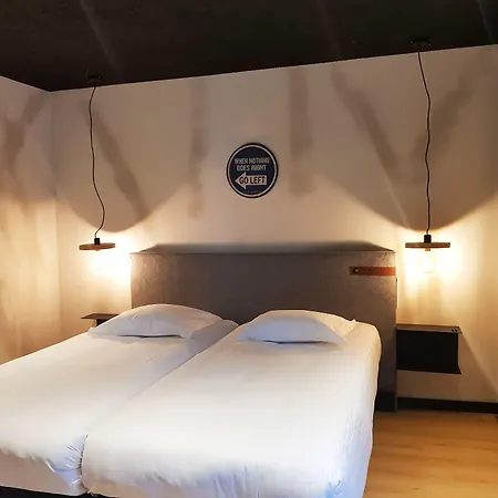 Upstairs Hotel Ostend