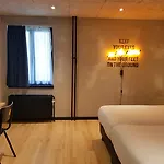 호텔 Upstairs 오스텐드