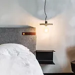 Upstairs Hotell