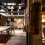 호텔 Upstairs 3*