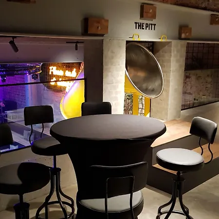 Отель Upstairs 3*