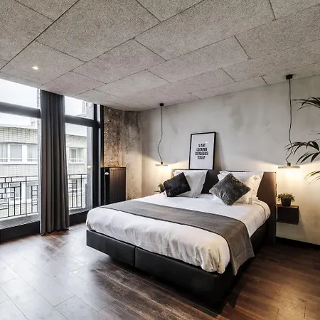 Upstairs Отель 3*
