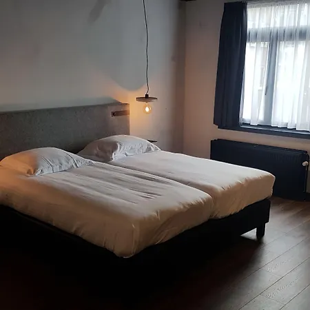 Upstairs 3* Остенде