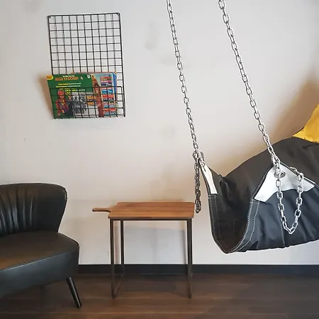 Отель Upstairs 3*
