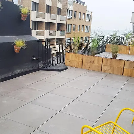 Upstairs Остенде