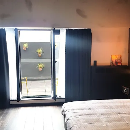 Upstairs Отель 3*