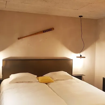 Ξενοδοχείο Upstairs 3*