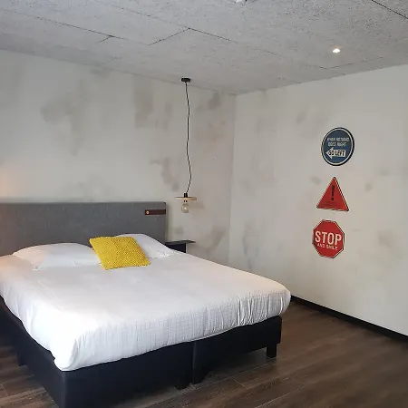 Upstairs Ξενοδοχείο 3*