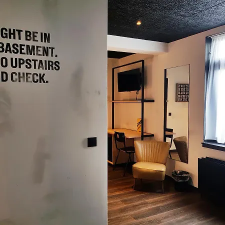 Ξενοδοχείο Upstairs
