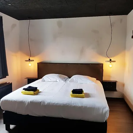 Ξενοδοχείο Upstairs