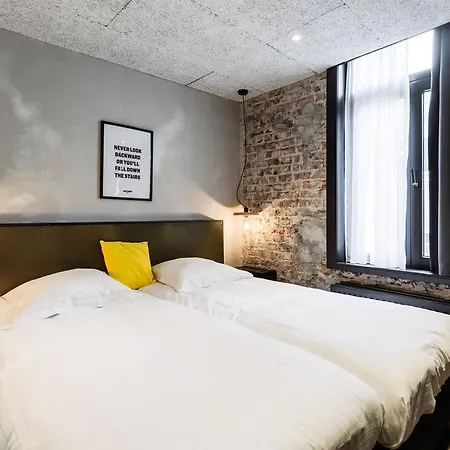 Ξενοδοχείο Upstairs 3*