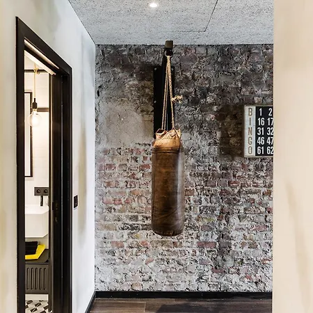 Upstairs Ξενοδοχείο 3*