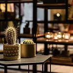 Upstairs Hotel Ostenda