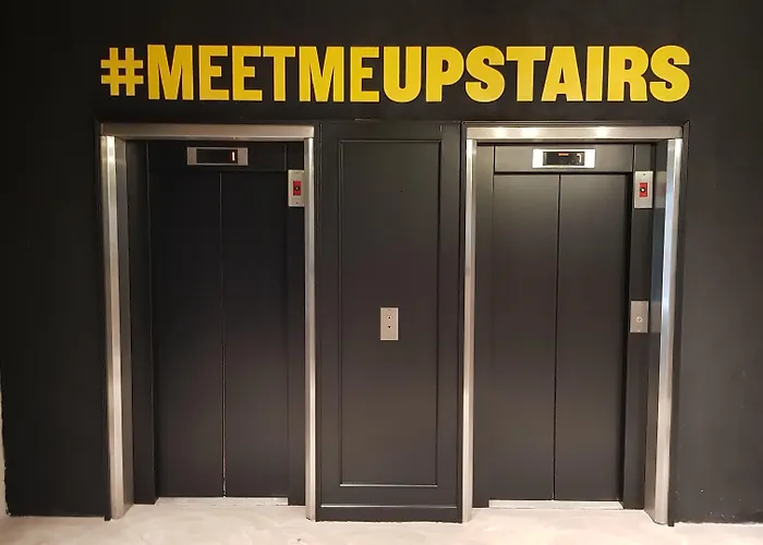 Готель Upstairs Остенде