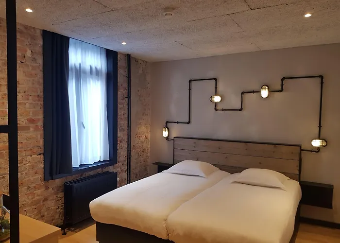 Upstairs 3* Остенде