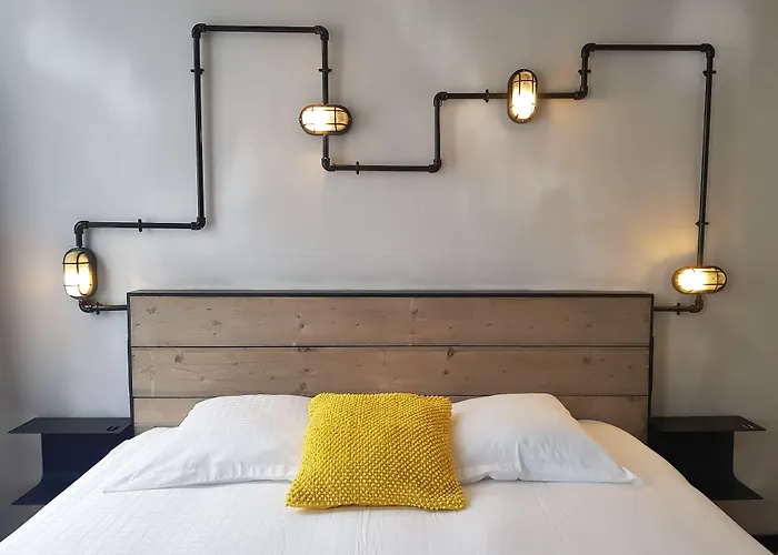 Готель Upstairs