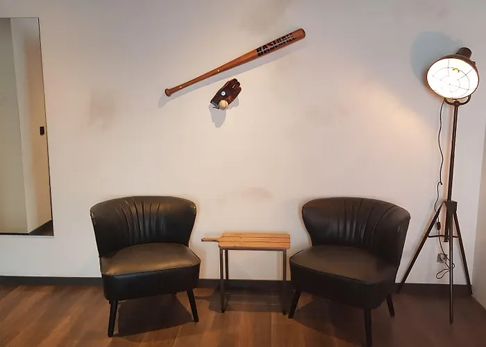 Готель Upstairs