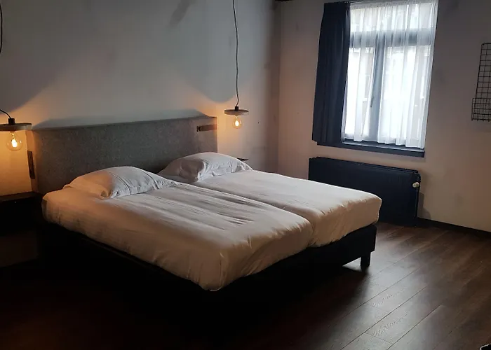 Upstairs 3* Остенде