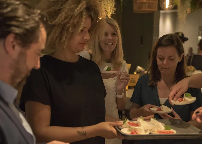 Upstairs Готель 3*