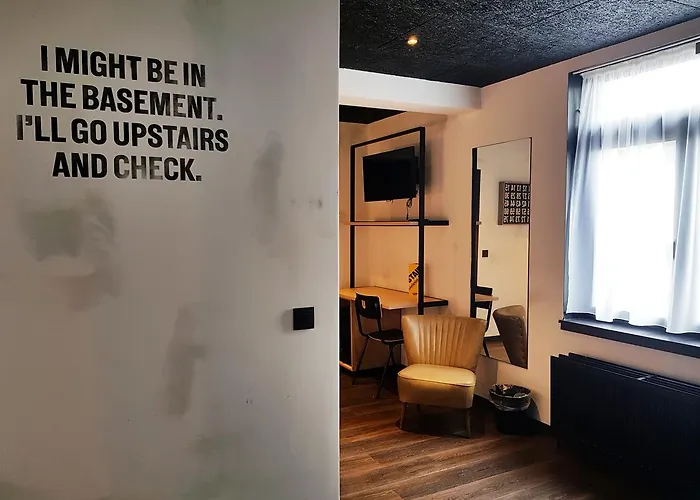 Готель Upstairs