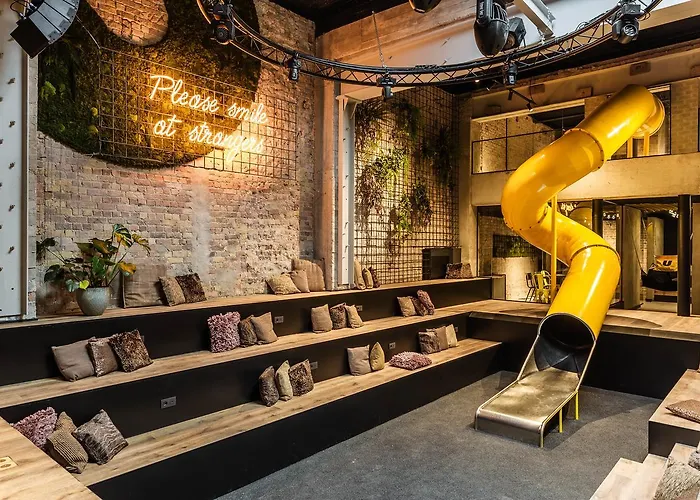 Готель Upstairs 3*