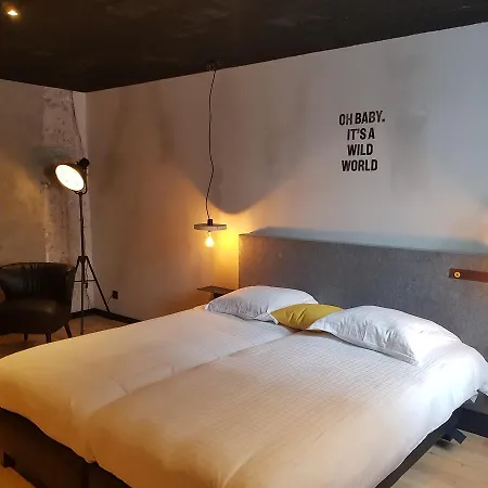 Upstairs ホテル オステンド